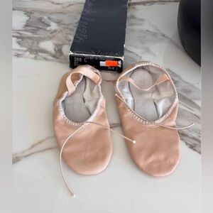 Brand new in box Girls Ballet slippers Dance Shoe